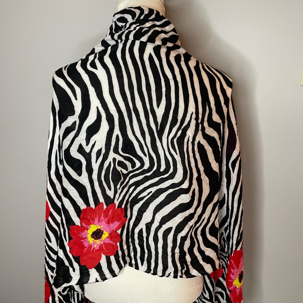 🧣 Joan Rivers Red Poppy & Zebra Stripe Wrap/Scarf w/Frayed Edge. 🧣 - Picture 12 of 16